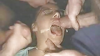 Seksi rambut coklat memasturbasi bokep versi panjang MILF Simone