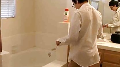 Telanjang, di kamar mandi itu diambil download bokep durasi lama
